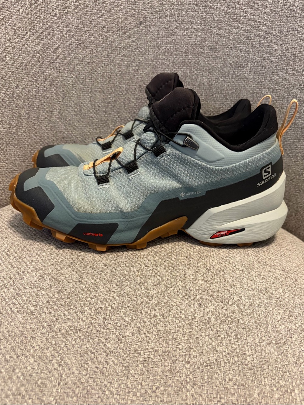 SALOMON- size 7 Women's Cross Hike GTX Low
Hiking